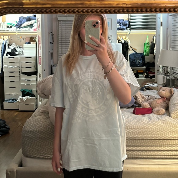 URBAN OUTFITTERS OVERSIZED TEE - Picture 2 of 5